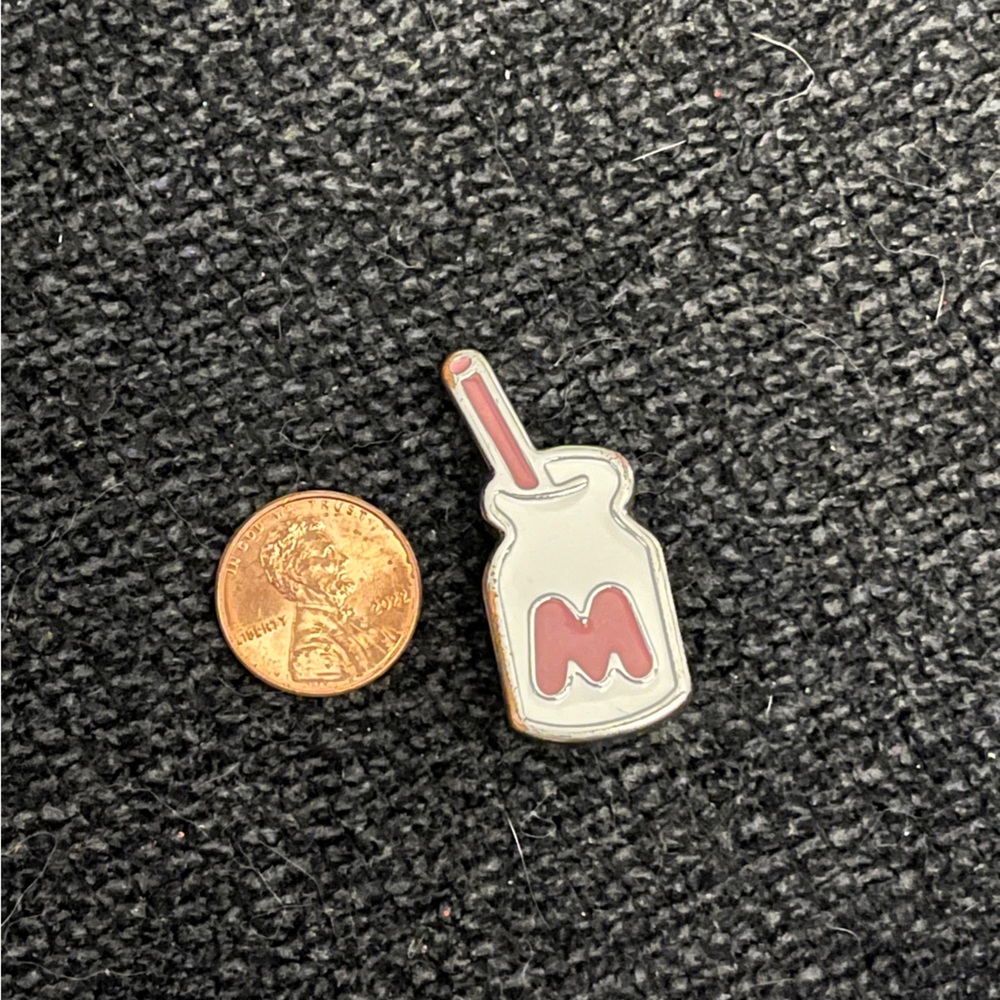 Crocs Jibbitz Hello Kitty metal milk bottle